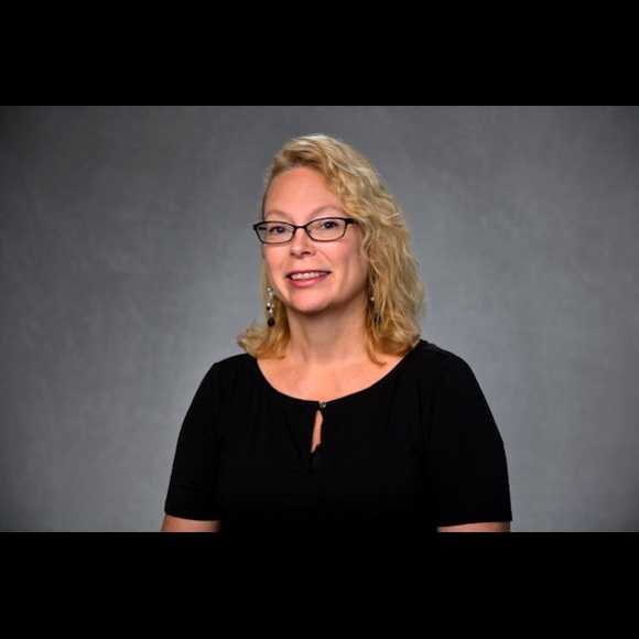 Meet your Posher, Julie - Picture 1 of 1